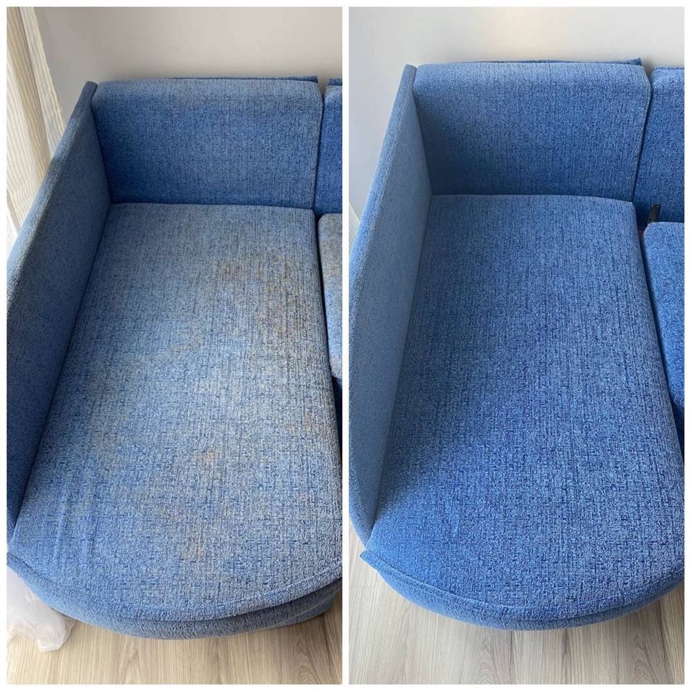 Limpeza de sofá azul com manchas, antes e depois